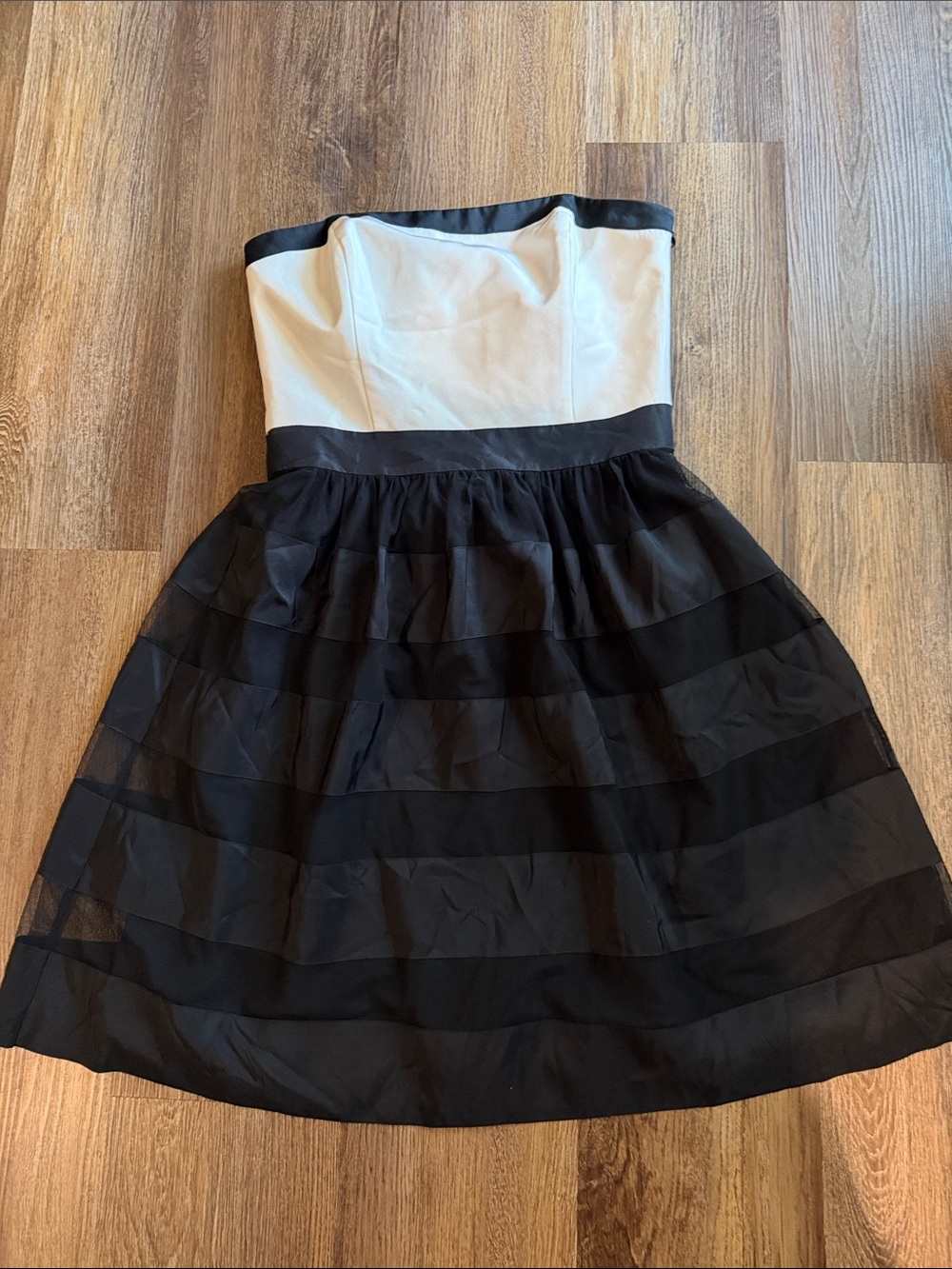 White House Black Market Black and Cream Dress Detail